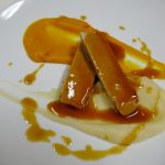 Magret de canard à l'orange et fine purée de potiron et billes de légumes racines glacées avec texture modifiée