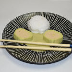 Œuf poché et son sushi de poireau saumon