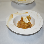 Pomme en crumble, son cœur de BREIZH et sa quenelle d'Isigny
