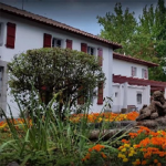 La maison où se trouve la chambre d'hôtes.