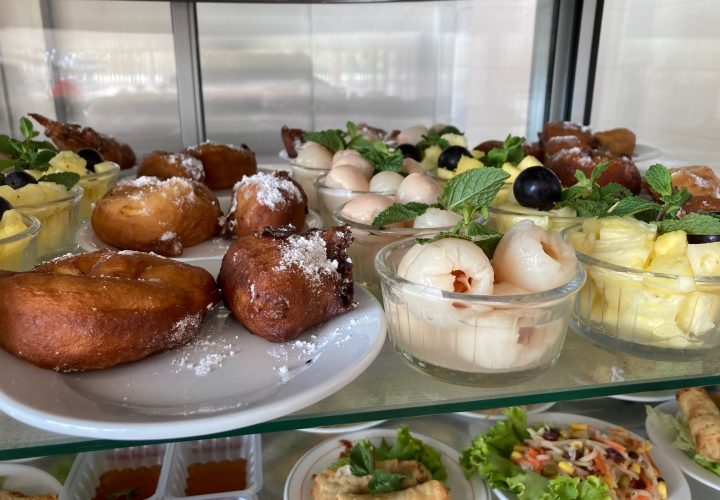 Petit-déjeuner à l'hôtel ou à proximité.