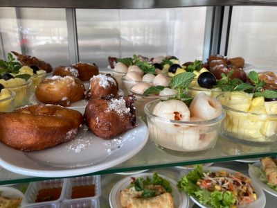 Petit-déjeuner à l'hôtel ou à proximité.