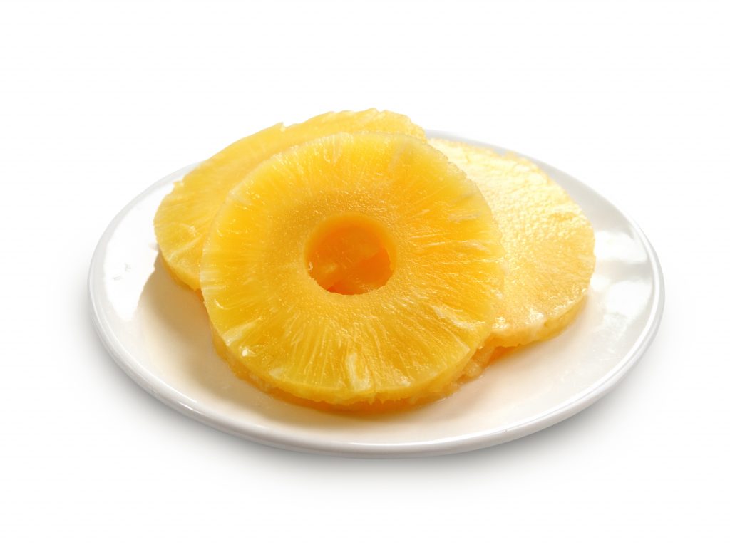 Ananas frais coupés en rondelles