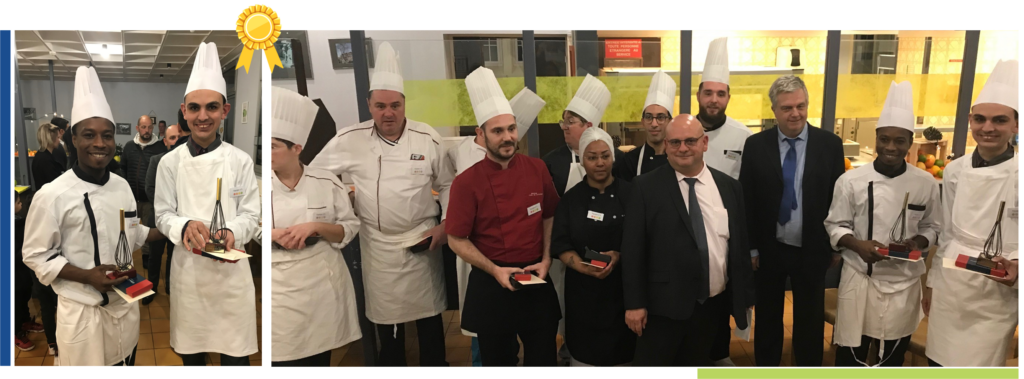Un groupe de chefs posant pour une photo lors d'un concours culinaire pour les personnes en situation de handicap.