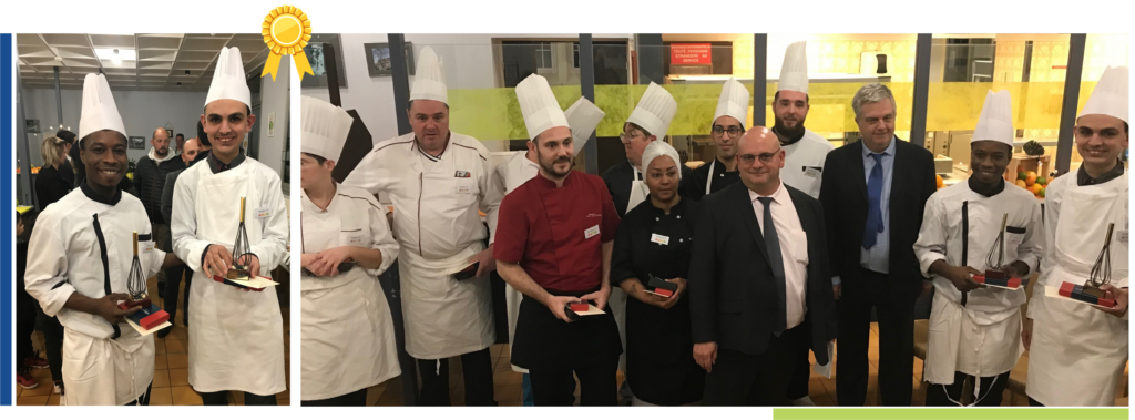 Un groupe de personnes portant des toques de chef posant pour une photo lors d'un concours culinaire pour les personnes en situation de handicap.