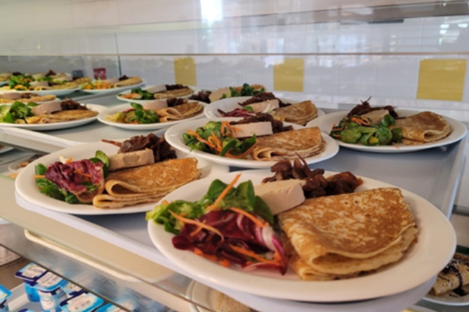 Crêpes salées accompagnées de salade